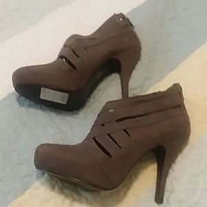 Unlisted heels